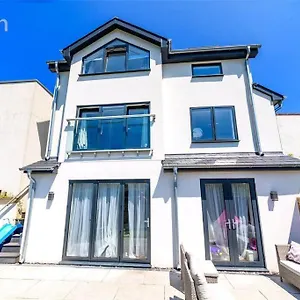 stunning-fun-4-bed-home-in-the-heart-of-brighton.brighton-hotels-england.com/
